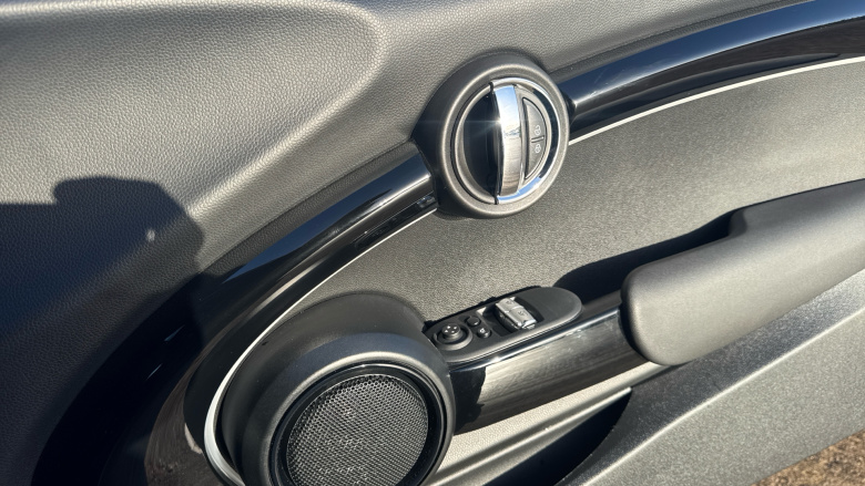 MINI Hatchback 135kW Cooper S Level 2 33kWh 3dr Auto Electric Hatchback